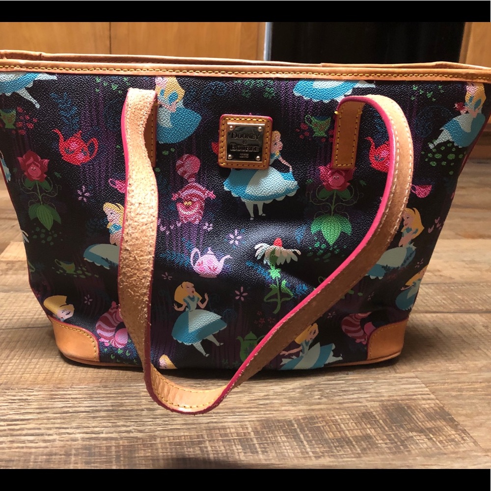 Dooney & Bourk Alice In Wonderland Pocketbook